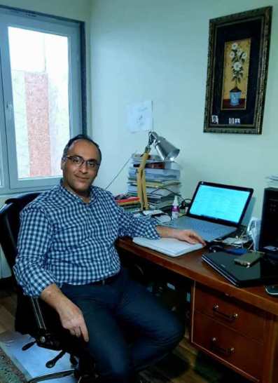 دکتر فرهود کلاته در محل کار 